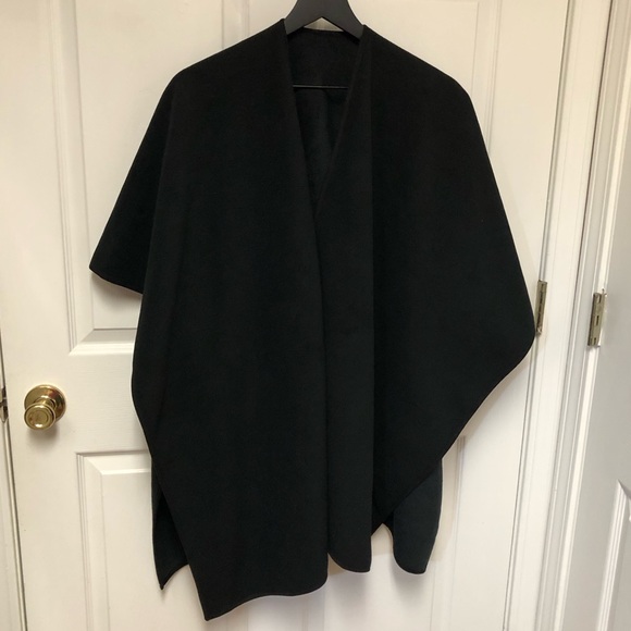 Woolrich Two-Tone Reversible Fleece Wrap - Picture 12 of 12